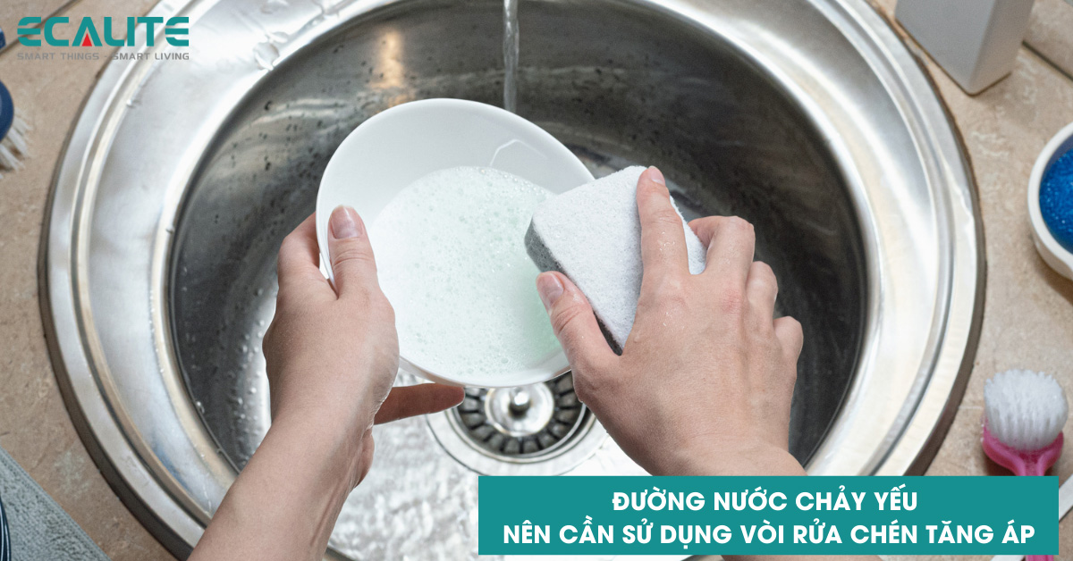 đường nước yếu nên dùng vòi rửa chén tăng áp